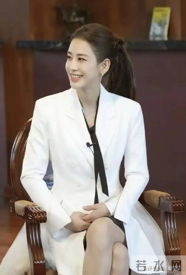 离婚后的黄圣依也太惊艳了吧,光芒耀眼到藏不住,状态好到发光