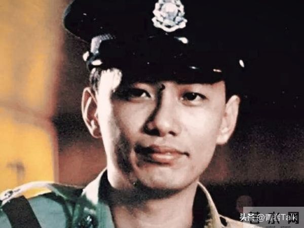 王家卫的“塌房”，文艺教父滤镜碎一地，原来是个“暴君老登”