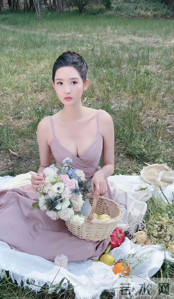 王玉雯，人面桃花具象化了～