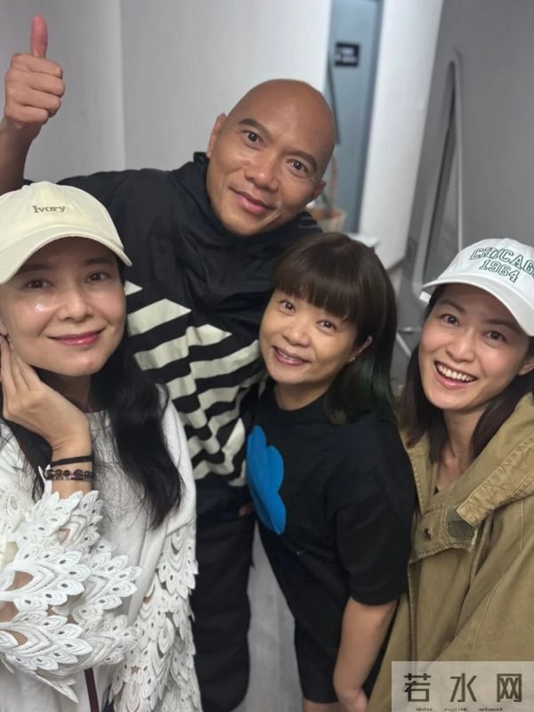 51岁前港姐冠军近照曝光,不少网民指出她的面型变得很古怪