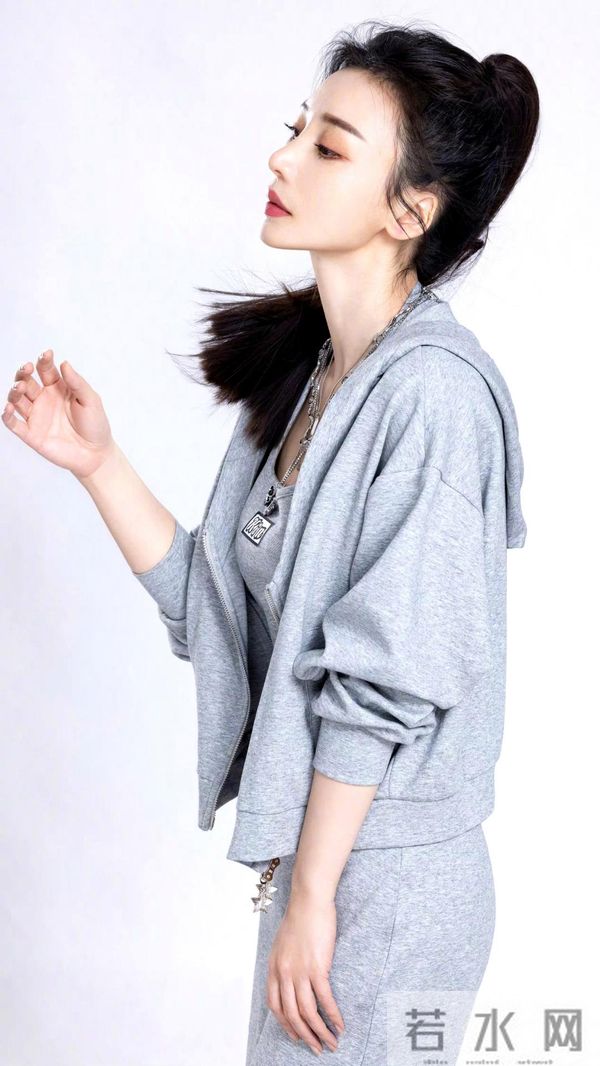 柳岩风格切换太绝了!甜妹辣妹无缝衔接,这穿搭审美我服了