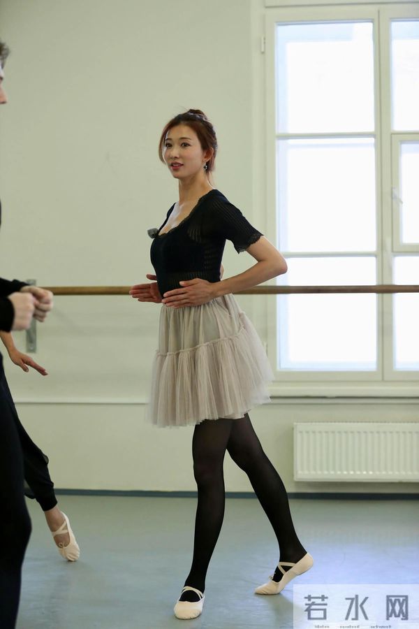 林志玲太过性感的厚黑紧身裤袜真有味道！人妻熟女的味道