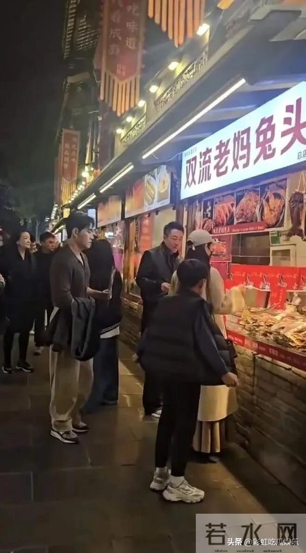 小玥儿身高快超张兰，马筱梅挺孕肚打卡鲜鱼馆，是教科书级别后妈