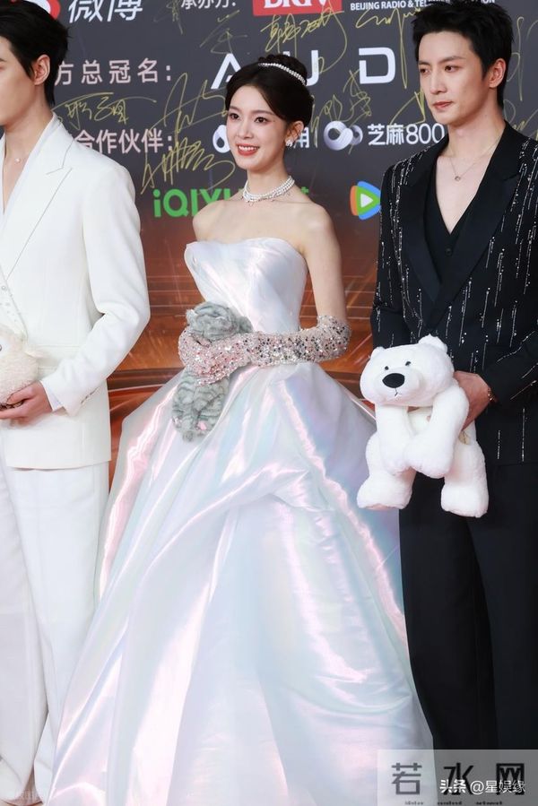 陈瑶亮相2025微博视界大会