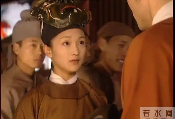 50岁周迅近况曝光，头发花白，瘪嘴模样一脸老态差点认不出