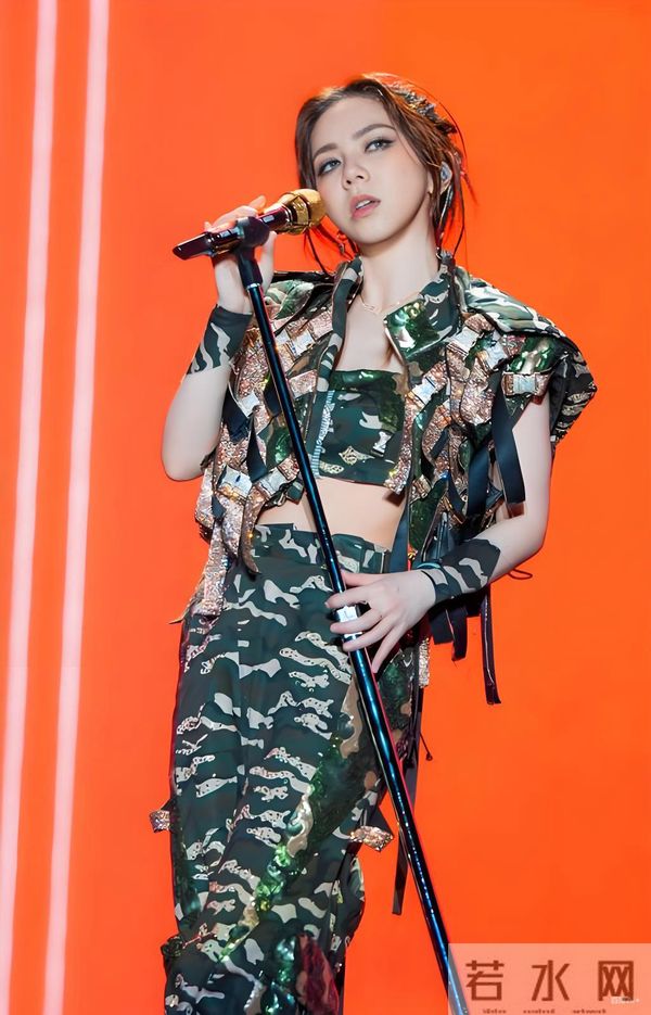 这才是邓紫棋真实身材，你见了有何感想？