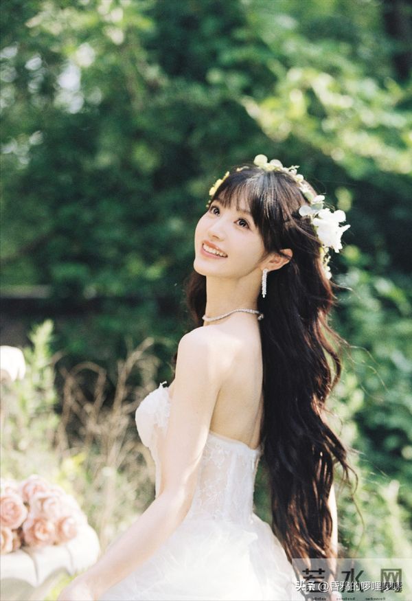 甜妹天花板 vs 四千年美女!田曦薇鞠婧祎谁更受网友喜欢?