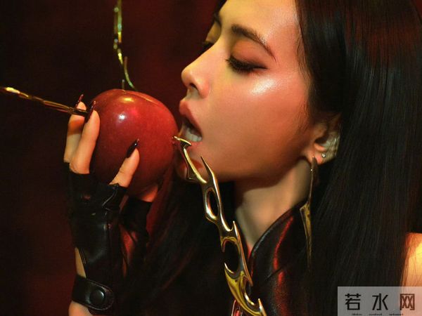 蔡依林皮裙搭黑靴,身段舒展着又飒又美,很有感觉