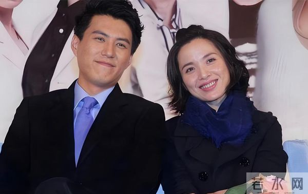 她26岁成双料影后,二婚嫁靳东高龄生下两子,今48岁美得自信从容