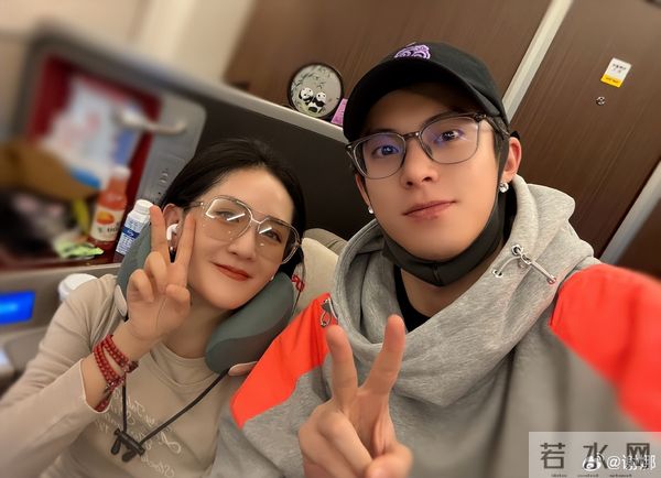 谢娜坐高铁偶遇王鹤棣,发文称:他一定是打听好我的行踪假装偶遇