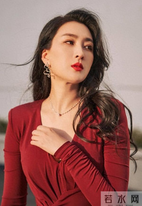 分手12年再看马苏孔令辉，马苏稳坐评委席，孔令辉却消失在赛场边