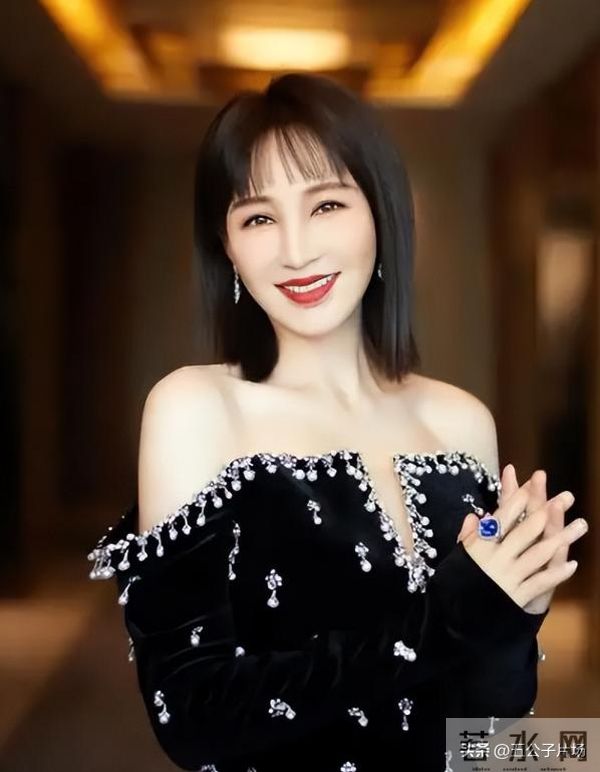 出力不讨好，地下室连生3胎的岳丽娜，为自己的年少轻狂付出代价