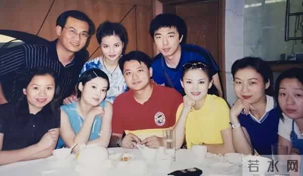 李湘回娘家，客厅大得像酒店大堂，无声中又炫了一把让人羡慕！