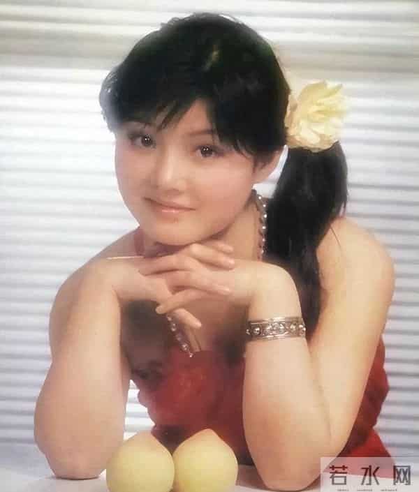 她11岁被导演看中,与名导同居多年被抛弃,如今复出却无人问津