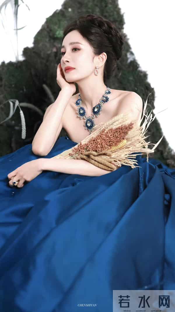 杨幂这套太美了吧,感觉贵气都要溢出屏幕了!