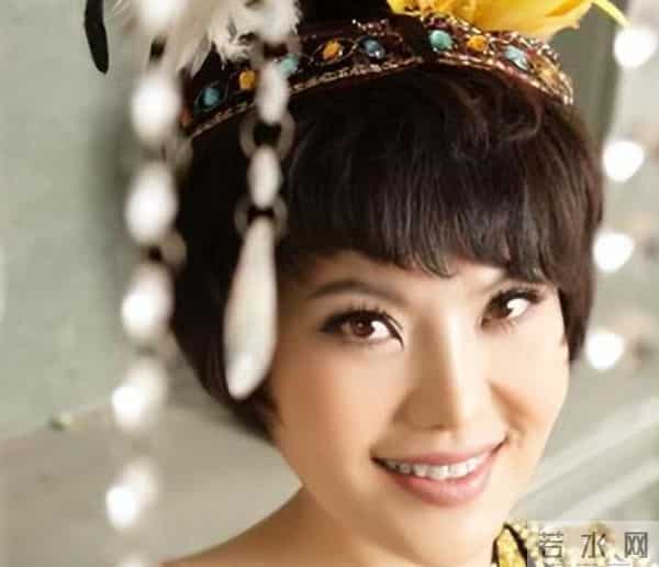 “躲汉子”乌兰图雅:从央视力捧到网友群嘲,42岁再陷陷桃色新闻