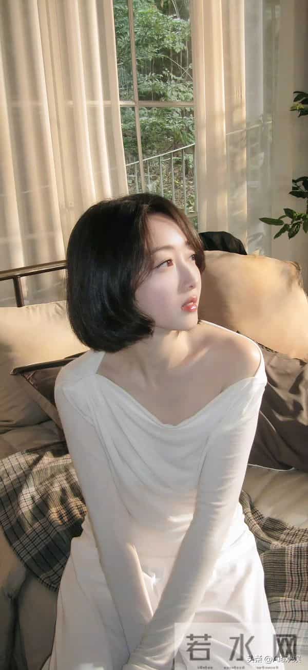 蒋梦婕玉腿香肩写真似少女