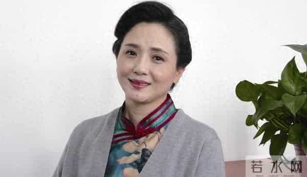 不拍吻戏、不嫁豪门,30岁自毁前程演妈妈,丈夫是她叛逆的后盾