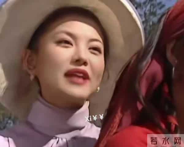 被回娘家的李湘无声炫到 客厅大得像酒店大堂 拍照破天荒只露半张脸