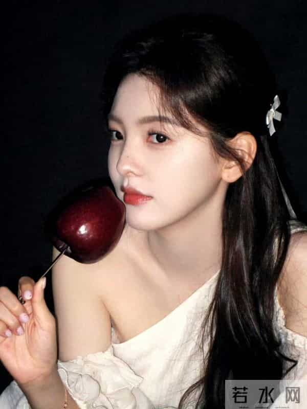 章若楠清新淡雅