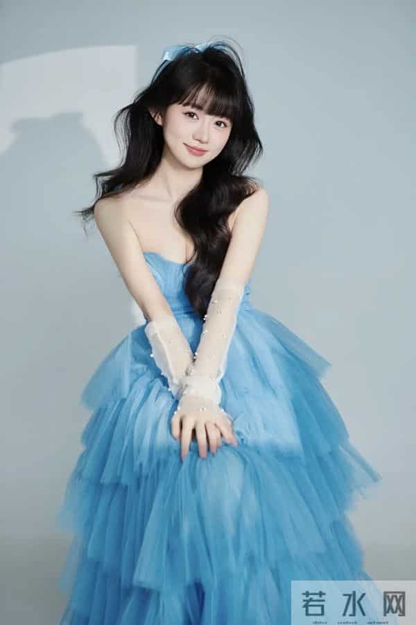 汤音璇｜梦幻蓝裙少女，甜美可爱，举手投足间尽显优雅！