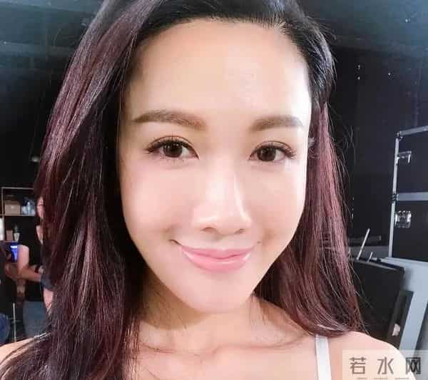 她曾是富家女,破产后选美出道,苦熬多年成主角,爱情事业双得意