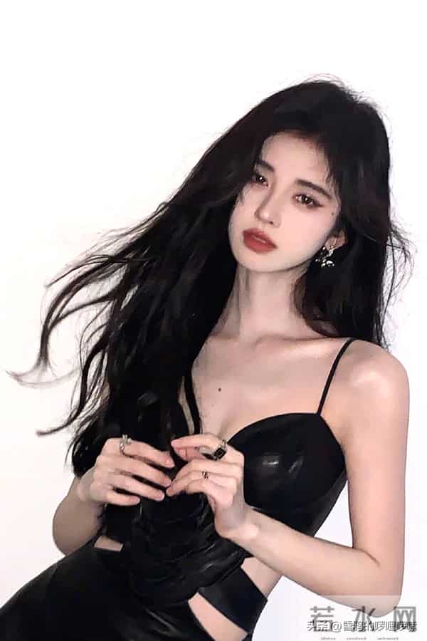 甜妹天花板 vs 四千年美女!田曦薇鞠婧祎谁更受网友喜欢?