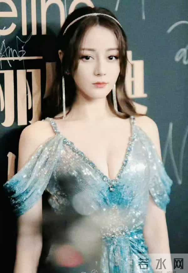 迪丽热巴，性感身材，太完美了