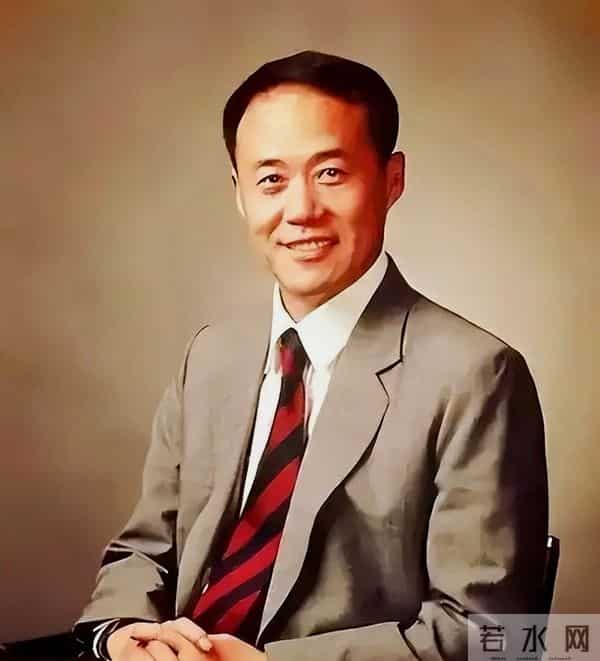 他舍弃亿万资产离弃糟糠之妻,娶30岁女星,如今成人生赢家