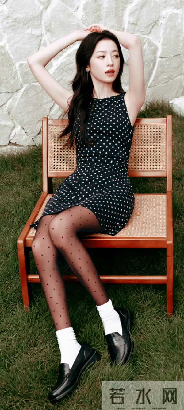 周雨彤高清黑丝美图