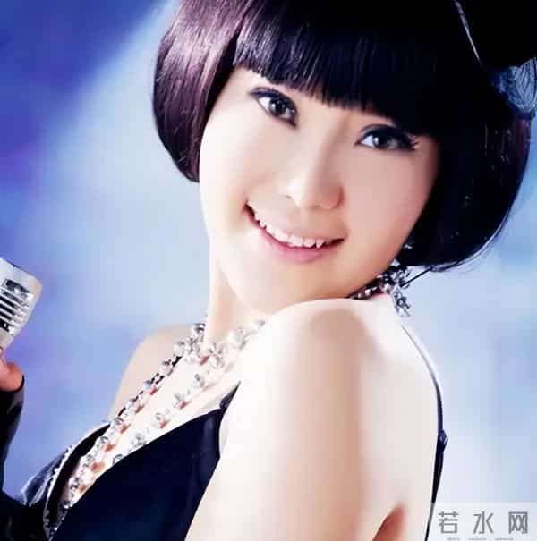 “躲汉子”乌兰图雅:从央视力捧到网友群嘲,42岁再陷陷桃色新闻