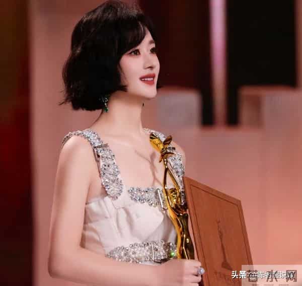 离婚4年，冯绍峰因颜值回春登上热搜，赵丽颖后悔了没？