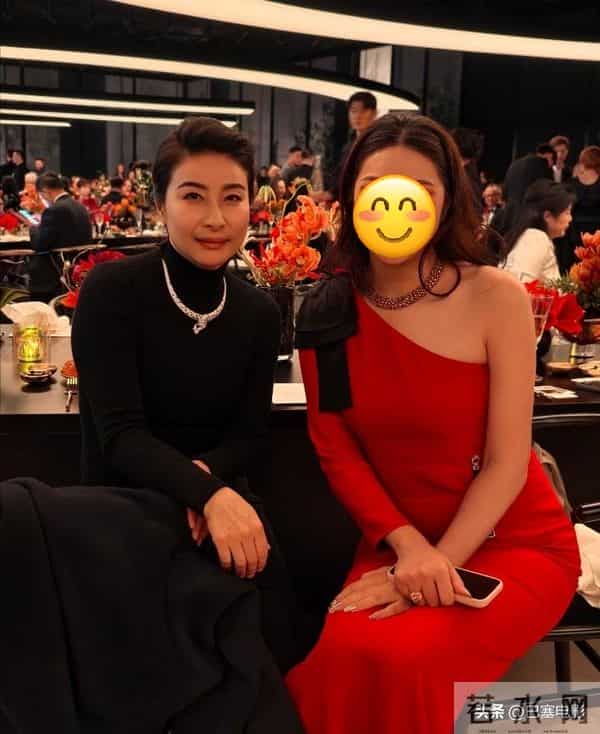 北京这一夜，巩俐雍容华贵，那英变得好时髦，郭晶晶低调地赢了