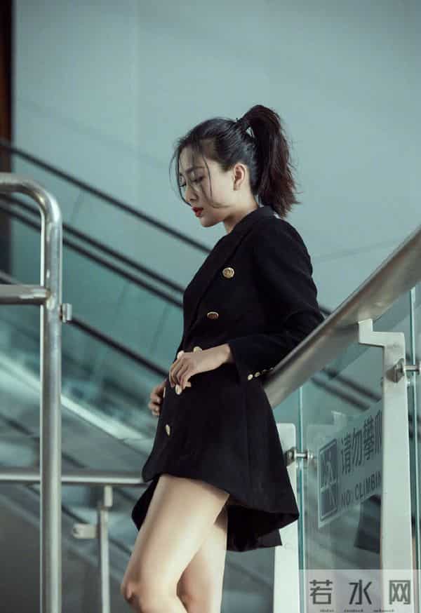 马苏，性感美腿超短裙