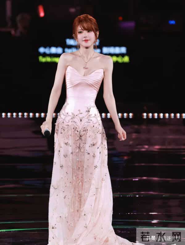 赵露思生日会含泪以为自己再也不能拍戏了 谁知道6套造型直接封神