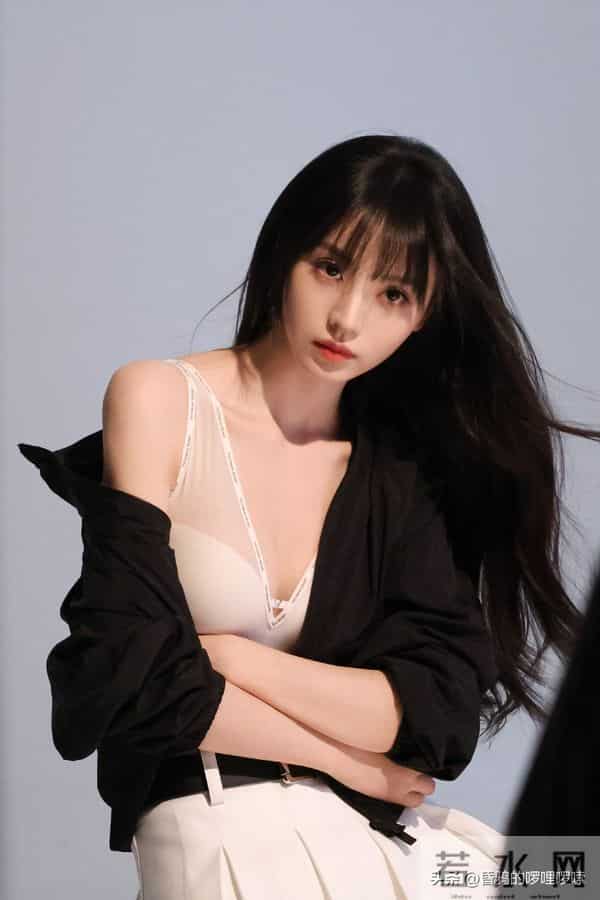 甜妹天花板 vs 四千年美女!田曦薇鞠婧祎谁更受网友喜欢?