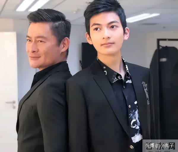 景岗山儿女高颜值惊艳全场，混血儿子浓眉大眼，女儿高挑辣眼吸睛