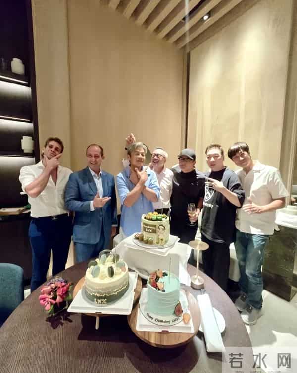 新加坡一哥李南星61岁生日,换了新发色仍很帅,范文芳李铭顺现身