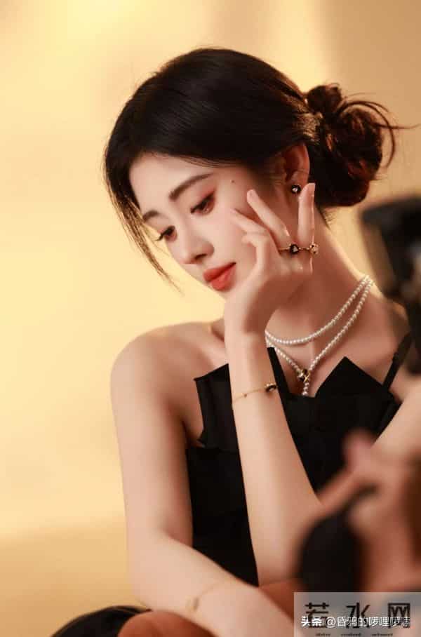 甜妹天花板 vs 四千年美女!田曦薇鞠婧祎谁更受网友喜欢?