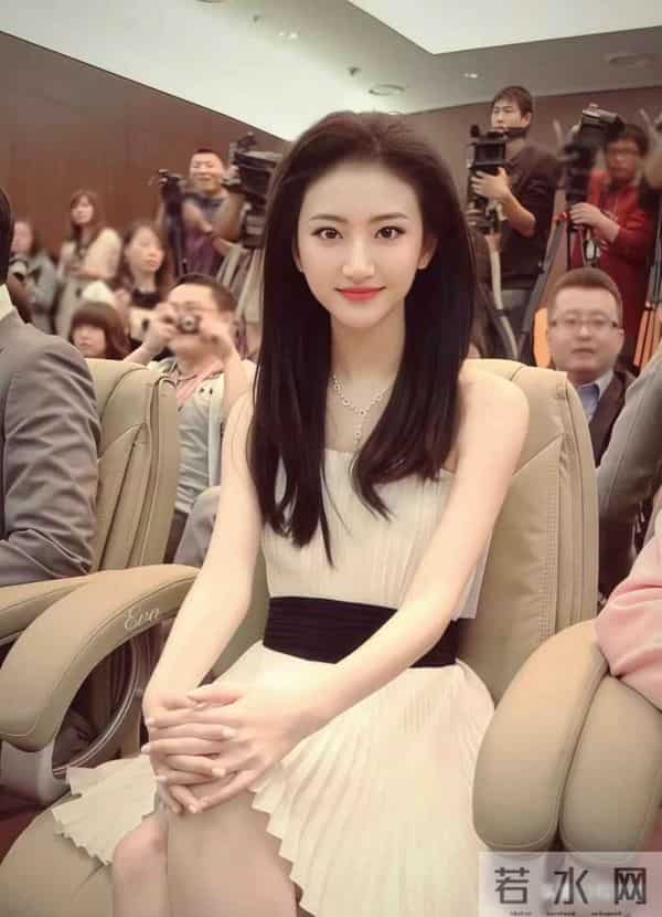 景甜如今被热议,当年清纯照成谜,时代滤镜悄悄改写审美