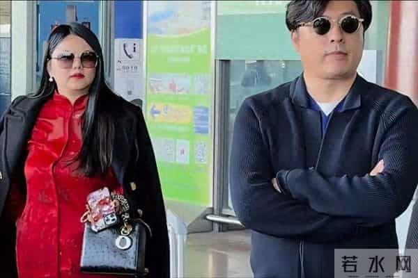 李湘不说话发旧照,网友吵翻天,富人沉默比骂人更狠