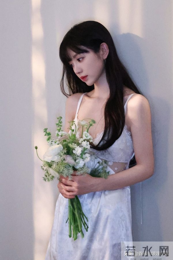 甜妹天花板 vs 四千年美女!田曦薇鞠婧祎谁更受网友喜欢?