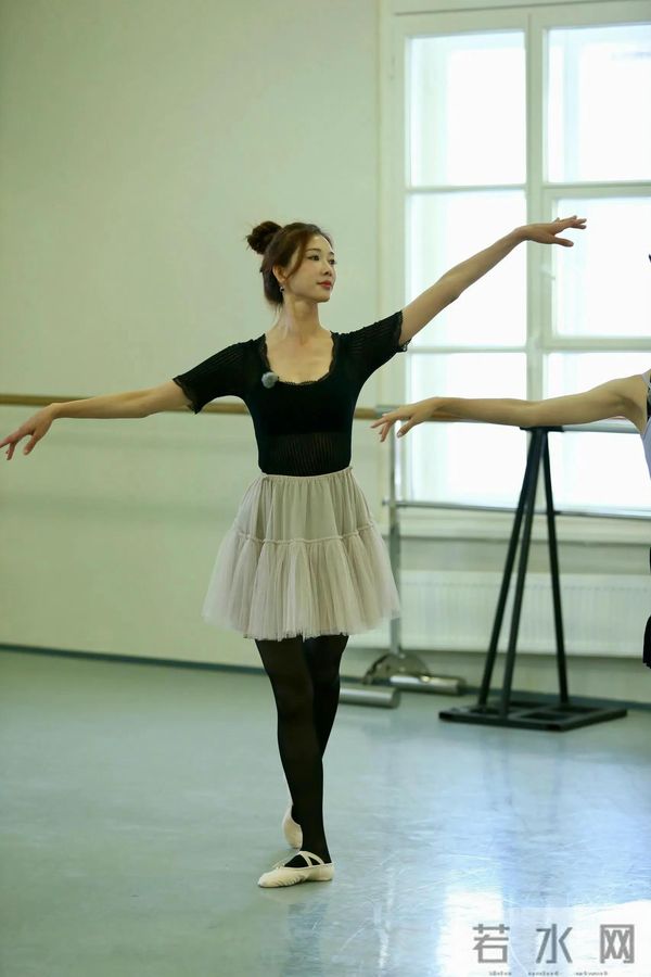 林志玲太过性感的厚黑紧身裤袜真有味道！人妻熟女的味道