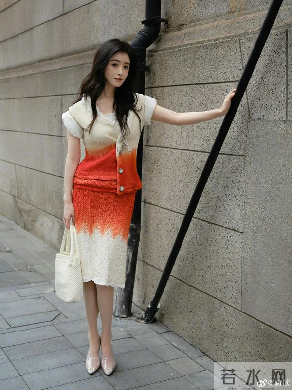 蒋欣的肉色丝袜透明高跟鞋包臀裙真的温柔至极!