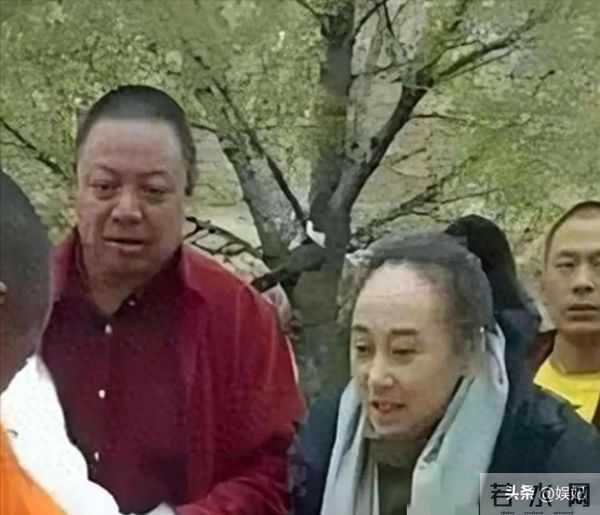 利智现在这模样 真是让人大跌眼镜 整个人没有状态 像个被晒干的枣核