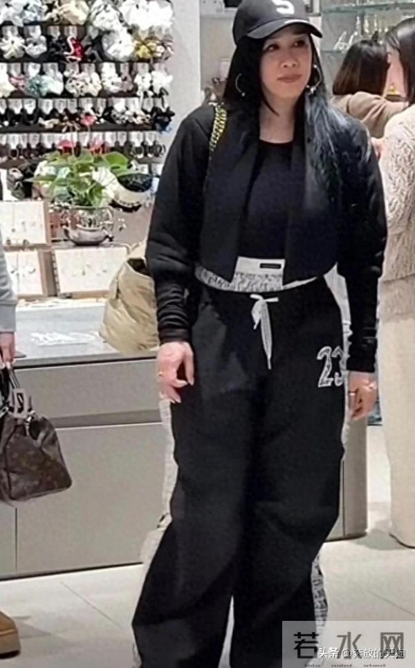 钟丽缇这体格，看上去壮的像头牛，膀大腰圆的，感觉得有70公斤