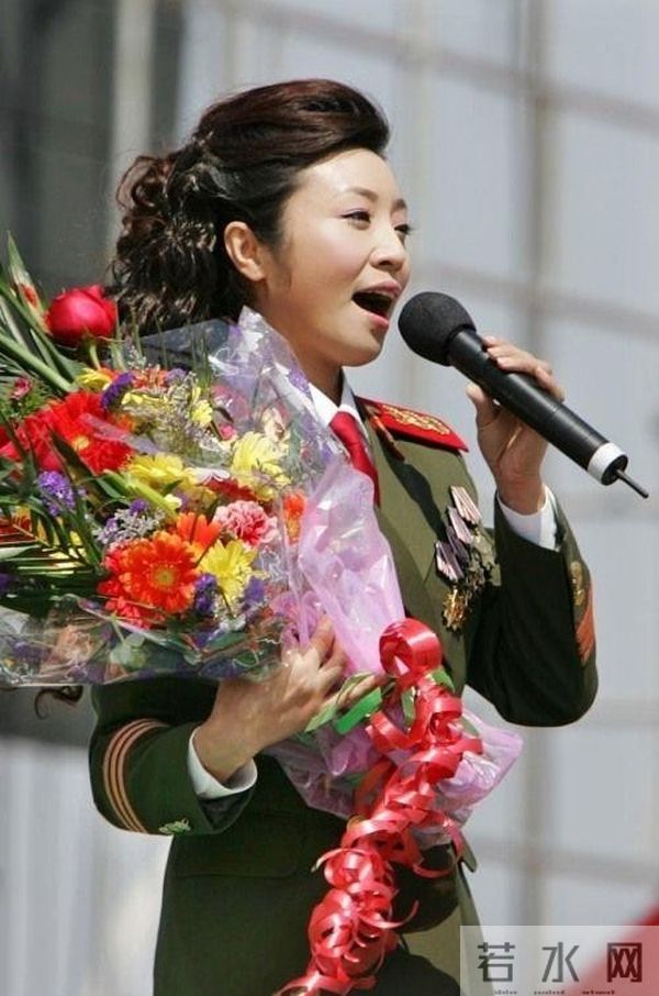 她是正师级歌唱家!59岁仍未婚,父母去世后才想当妈的她怎样了?