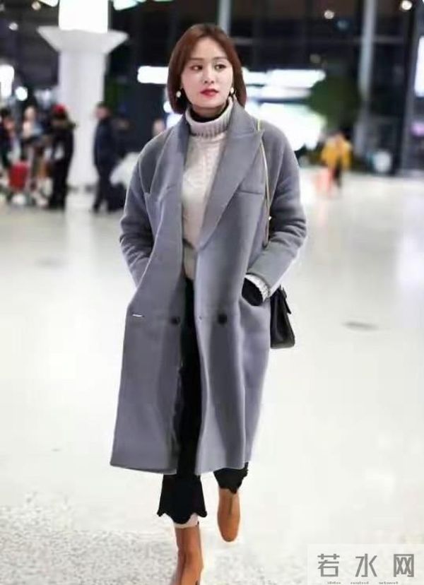 叶一茜剪了波波头短发真时髦!灰色大衣+阔腿裤+短靴,高级又洋气