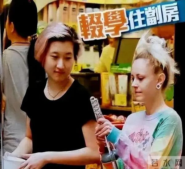 吴卓林的妻子罕见露面，7年不回家改变很大，打扮靓丽生活变好了