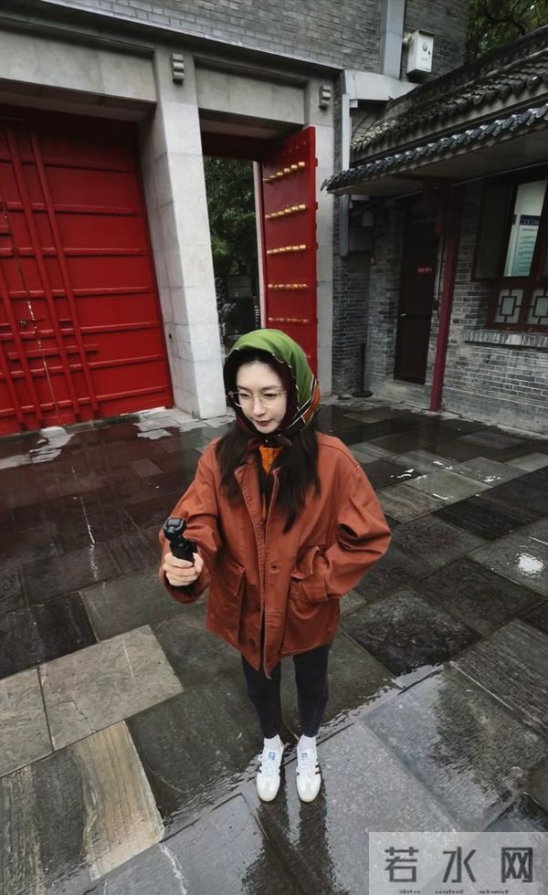 江疏影晒西安旅拍照，逛兵马俑，看《长恨歌》……开心到起飞！